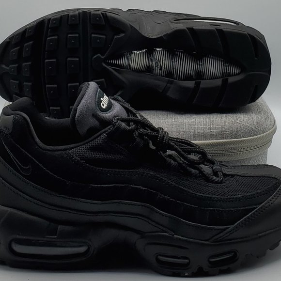NIKE AIR MAX 95 ESSENTIAL TRIPLE BLACK Mens Size 6 - Picture 3 of 8